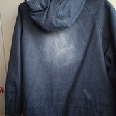 Вона шикарна, зимова джинсова шубка