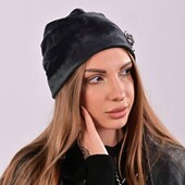 Стильна шапка в кольорі графіт