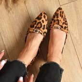 Жіночі замшеві туфлі балетки з леопардовим принтом.