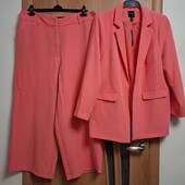 Модний стильний костюм штани і жакет розмір 20-22