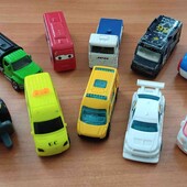 Маленькі машинки все, що на фото