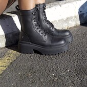 Кожаные ботинки Windsor smith destroy на массивной платформе.