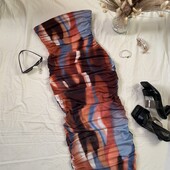 Красива сукня-бандо в актуальних тонах