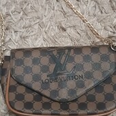 Маленька фірмова сумочка