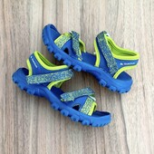 Легкі яскраві босоніжки Quechua