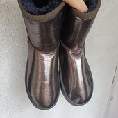 Красивые угги ,стелька 23