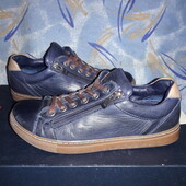 Кожаные кроссовки.р.р.35.стелька 21.5 см.в хорошем состоянии.Оригинал!