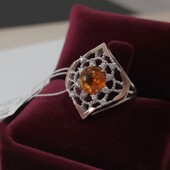 Стильна срібна каблучка з бурштином 18.5 розмір