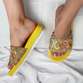 Жіночі шльопанці (женские шлепанцы, шлепки)