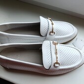 Шкіра повністю. Гарні літні туфлі з перфорацією. 25см