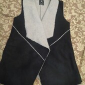 Фірмовий тепленький жилет (38) (М)