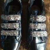 Кросівки повсякденне взуття.