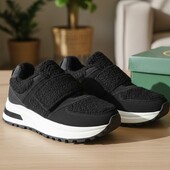 Чорні жіночі зимові теплі з хутром тедді на липучці на білій підошві, кросівки чорні зима