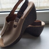 Стильные кожаные босоножки clarks. Разм. 38 (24, 5 см)