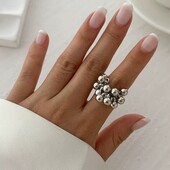 Каблучка, кільце з підвісками сріблясті кульки, китиці, поцілунки