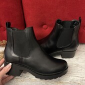 Челсі із еко шкіри,від about you,розмір 39,устілка 24,5.Маломірять