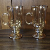 2 склянки на ніжці