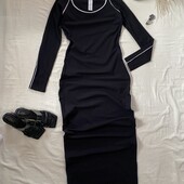 Неймовірна приталена максі сукня у чорному кольорі