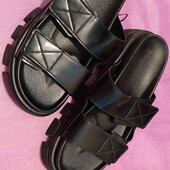 Гарні прикольні шлепани на тракторній підошві