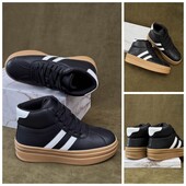 Кросівки жіночі в асортименті