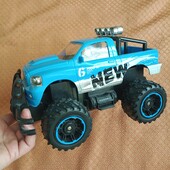 Машинка. 28 см.