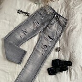 Трендові джинси сірого кольору (є підклад під рваностями)