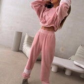 Велюрові жіночі костюми. Розміри 42-48