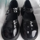 495 Туфлі лакаові