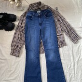 Джинси кльош синього кольору