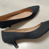 Гарні класичні туфлі нові
