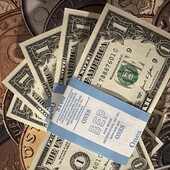 Пачка 100 доларів по 1 долару ( на подарунок)