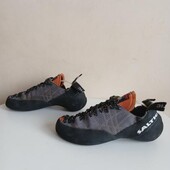 Скельніки Saltic.розмір 38-38.5 см